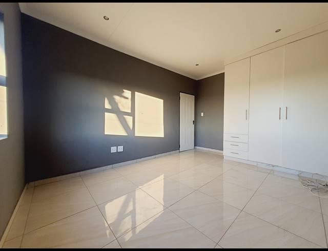 1 BEDROOM APARTMENT TO LET IN RABIE RIDGE